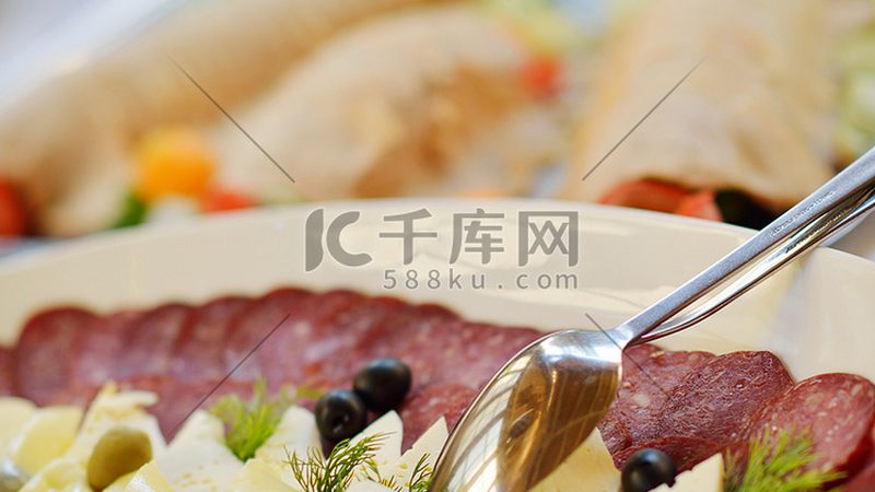烘焙新手必备：工具与原料搭配全解析